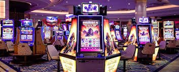 uslot asia အက်ပ် မြန်မာ smartphone ဖြင့် Sports နှင့် Live Casino ကစားနေသော မြင်ကွင်း